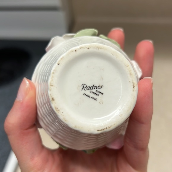 Radnor Bone China Basket of flowers - Picture 4 of 5